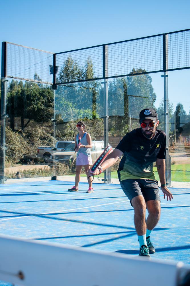 Partido de pádel en el club